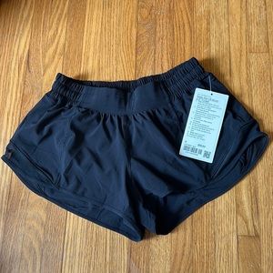 NWT lululemon Hotty Hot LR Short 2.5” Lined, black, size 6